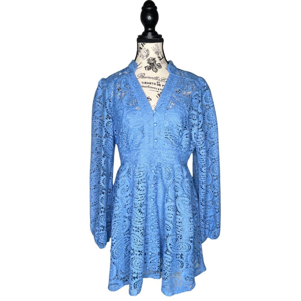 Long sleeve lace dress with lining